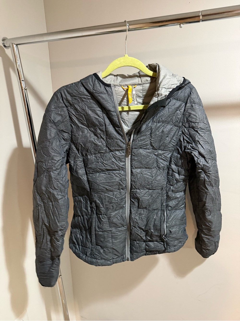 Lightweight Women's Quilted Hooded Jacket - Charcoal Gray